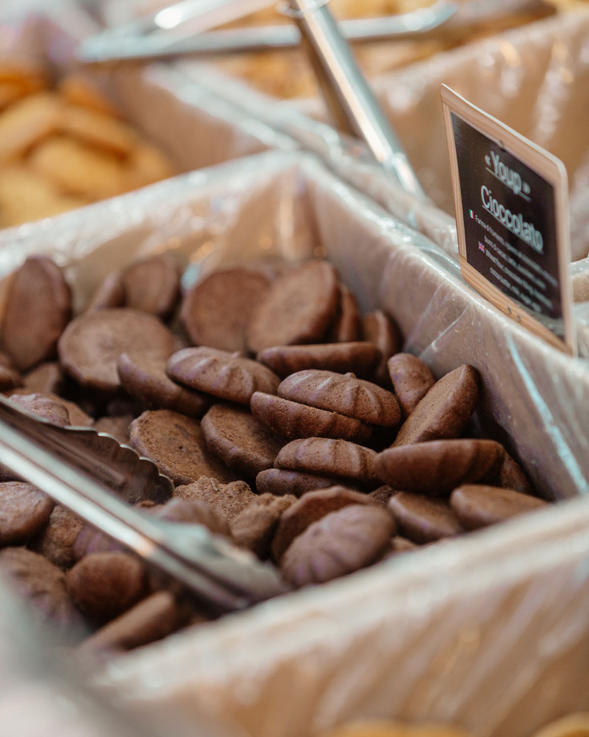 primo piano biscotti di cioccolato